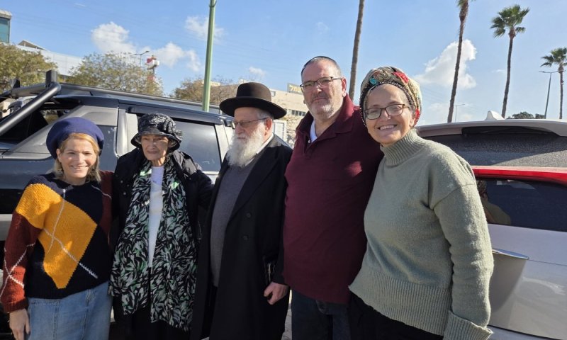 בצלאל זיני שוחרר מהמעצר מלווה בבני משפחתו