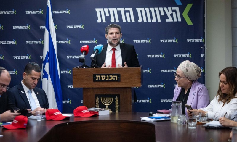 אידיוטים שימושיים? כן, של חסידי נתניהו