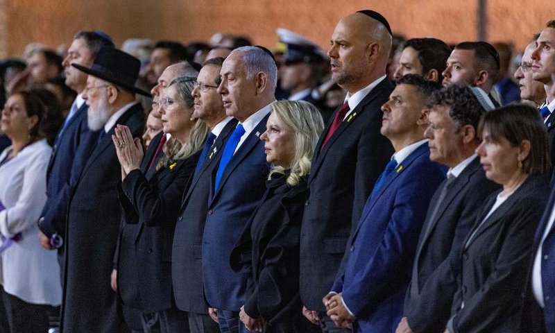 כל הערוצים שידרו את הטקס; הצופים הנחיתו מכה על ערוץ אחד