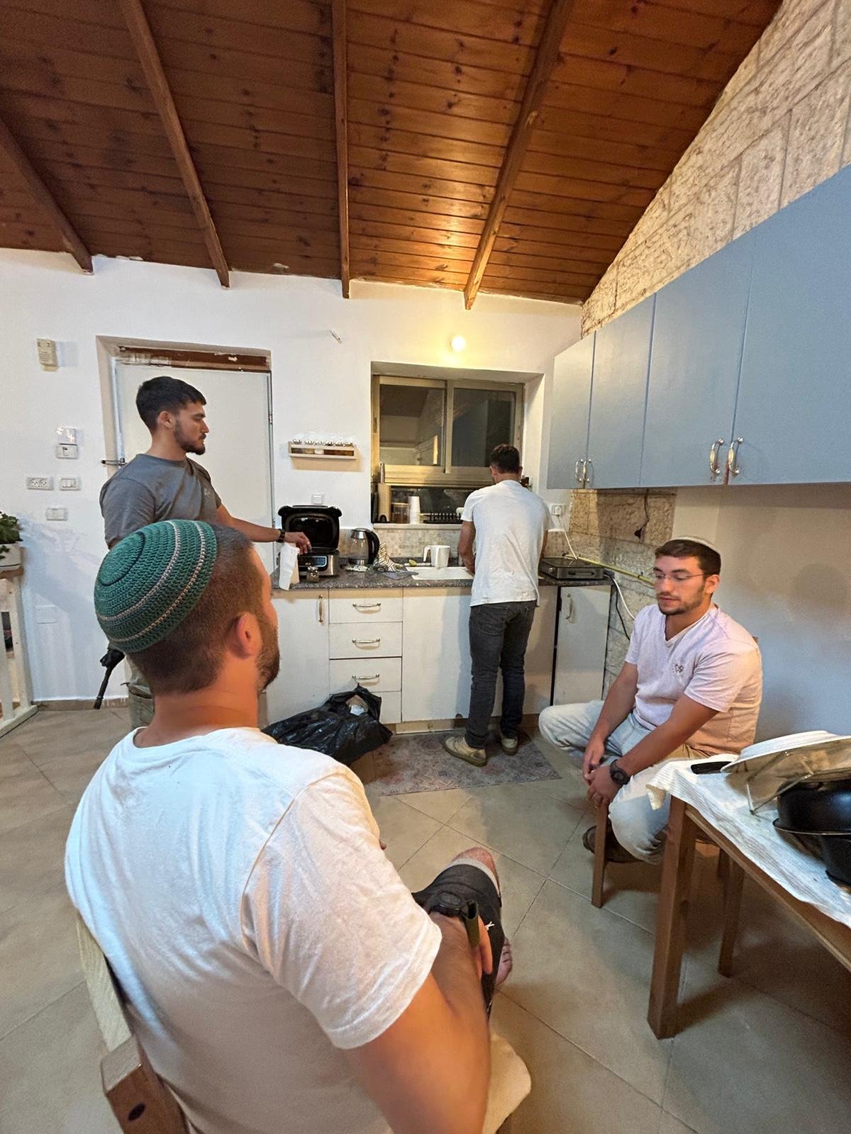 מרים דיקשטיין