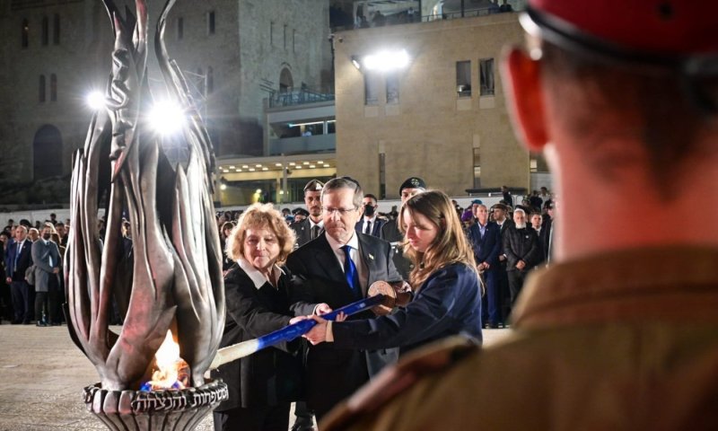הסבתא והנכדה שכלו את בעליהן באותו יום, בהפרש של 50 שנה