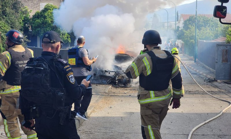 פגיעה ישירה בקריית שמונה: רכב עולה באש, אין נפגעים