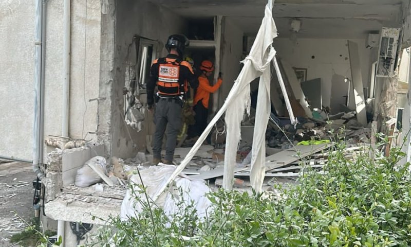 המטחים מאיראן: שלושה פצועים מנפילה במרכז