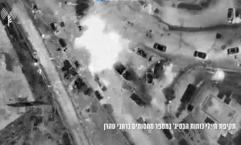 מכה קשה למשטר: צה"ל תקף מחסומים וחיילים של הבסיג'