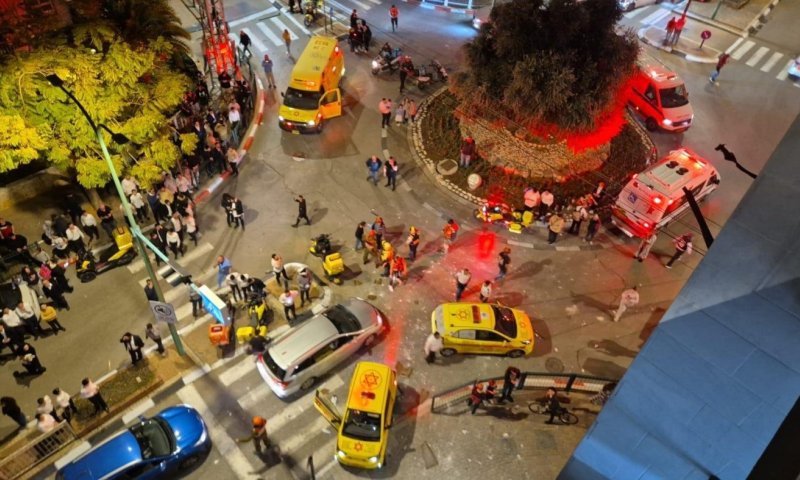 טיל מצרר מאיראן: מספר נפילות במרכז ו-7 פצועים