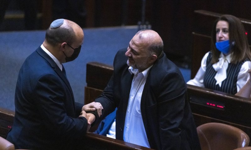 האם כל העזתים טרוריסטים? כך בנט השיב