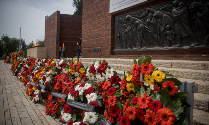 ישראל מתייחדת: טקס הנחת הזרים הממלכתי ביד ושם