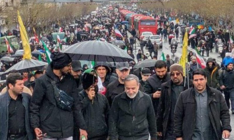 מרתיח: מנהיגי איראן מסתובבים ברחובות ללא חשש. צפו