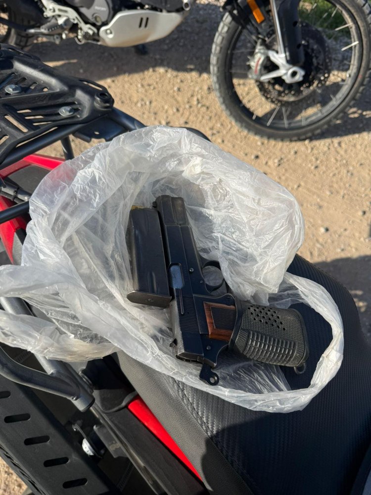 האקדח שנתפס דוברות המשטרה 