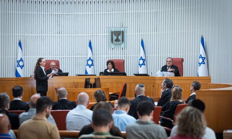 שידור חי: בג"ץ דן בעתירות עיתון 'הארץ' נגד הממשלה