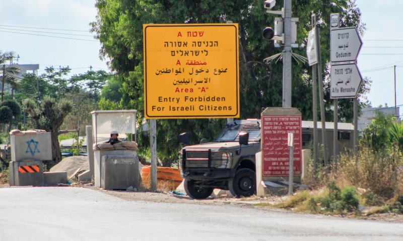 כוחות המנהל האזרחי חילצו שלושה ישראלים ממסעדה בקלקיליה