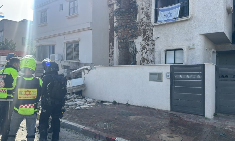 מטח הטילים מאיראן למרכז: מספר זירות, שני פצועים קל בבת ים