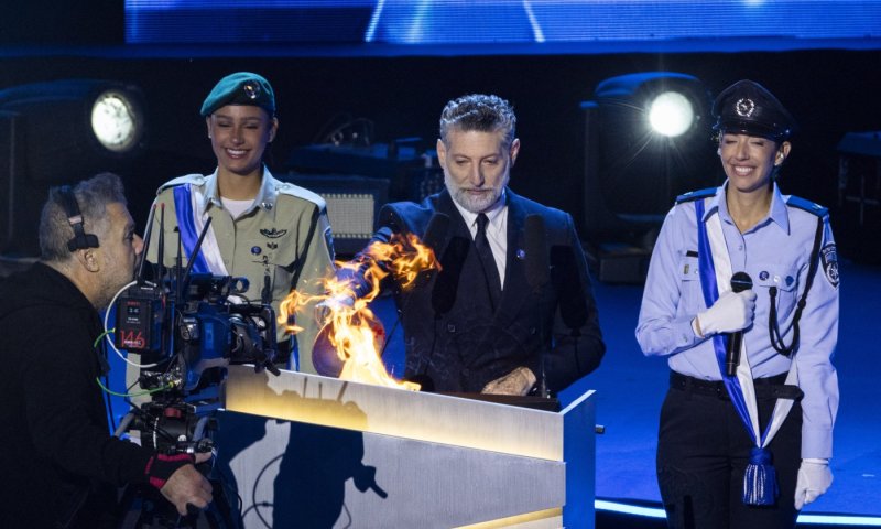 אסף גרניט הדליק משואה: "לכבוד העם שיודע להתכנס סביב שולחן אחד"