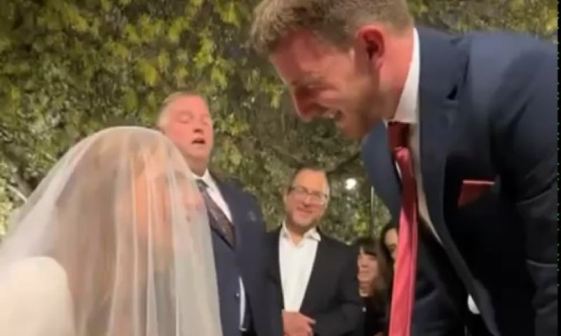 דמעות של אושר: הכלה ראתה את החתן אחרי חודש בלבנון