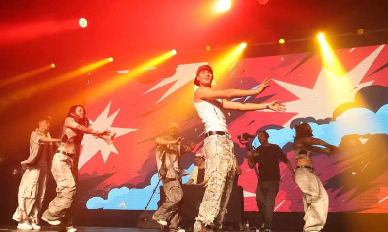 הקהל השתגע: אייל לוי חגג 16 עם מופע מטורף ומחווה לג'סטין ביבר