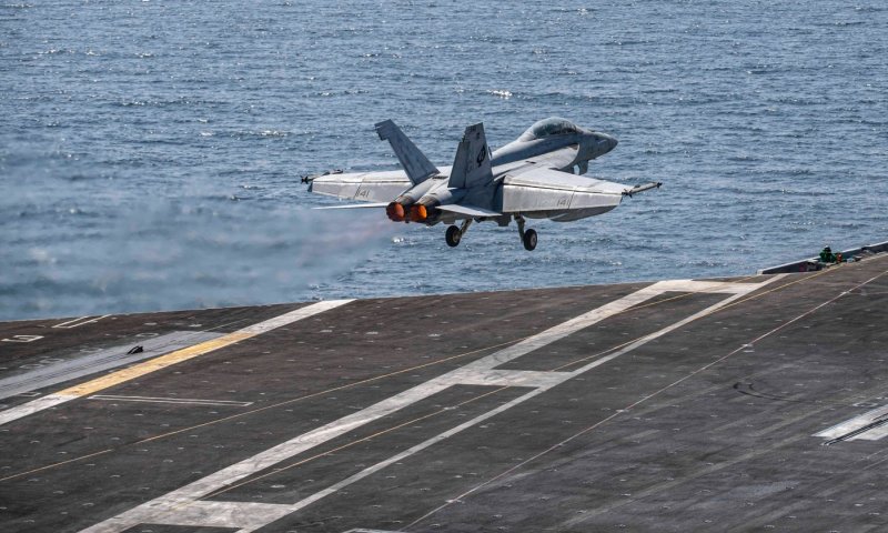 טילים מספינות ומטוסים באוויר: ארה"ב חושפת את פתיחת התקיפה