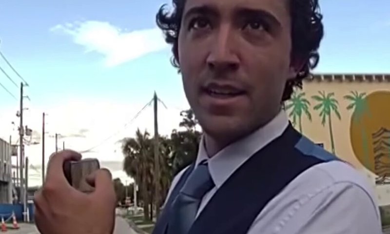 ברגע האחרון: כניסתו של המשפיען האנטישמי לישראל נחסמה