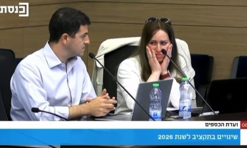 צפו: נציגת משרד רה"מ ננזפת ופורצת בבכי 