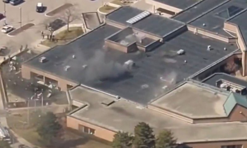 רכב התנגש בבית כנסת במישיגן, יריות נשמעו בזירה