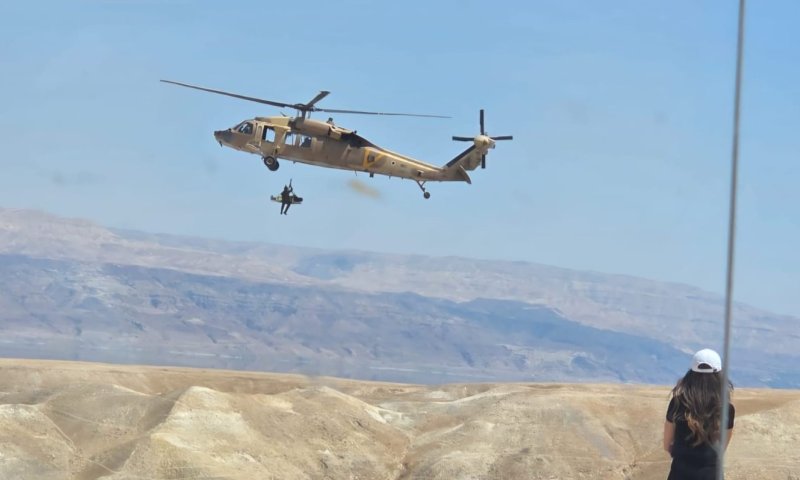 מטייל נפל מגובה רב באזור ים המלח ופונה במסוק