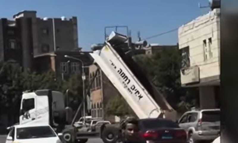 תעלומה: של מי המשאית הישראלית שנוסעת בכבישי תימן?