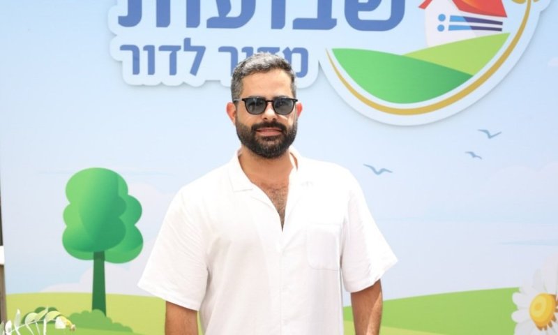 "6 פעמים ביום": משה כורסיה חושף מה הוריו עושים בשביל שיתחתן