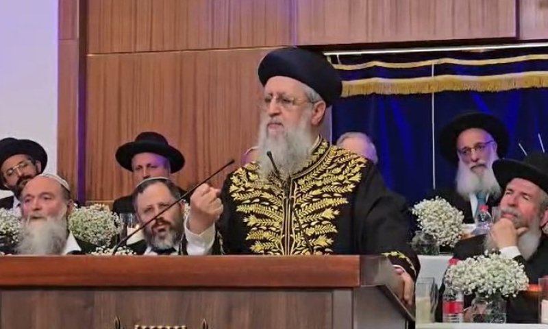 הרב הראשי נגד העליון: "מזלזלים בהלכה, הכותל לא של השופטים"