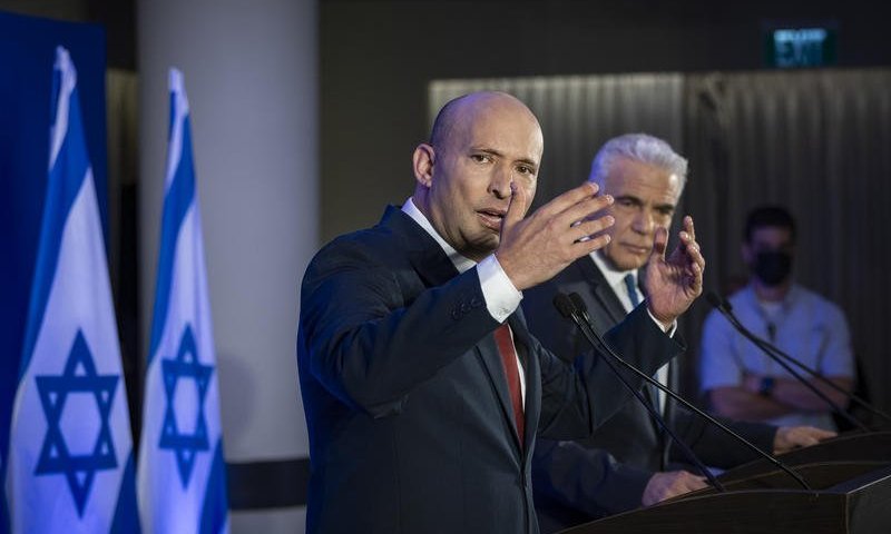 סקר מנדטים: מהפך דרמטי בצמרת; בנט ולפיד מתרסקים