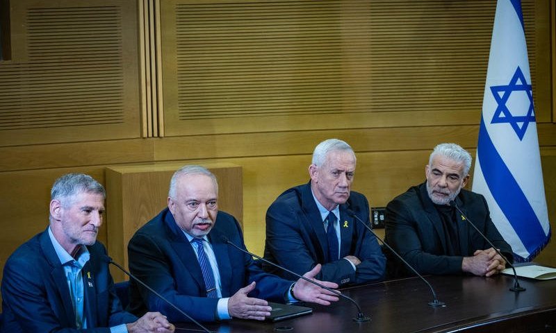 סקר מנדטים: מכה קשה לגוש מתנגדי נתניהו; זה המרוויח הגדול