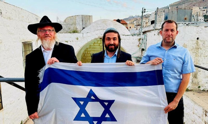 לראשונה משנת 2000: כניסה אזרחית לקבר יוסף באור יום