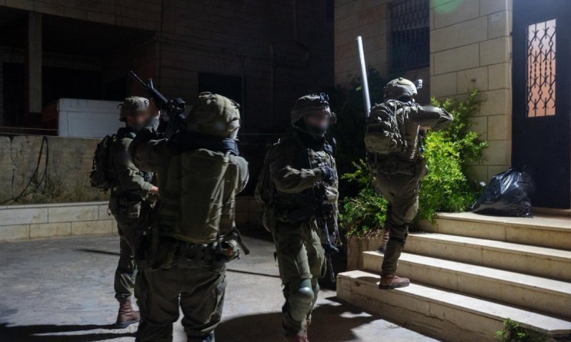 יום אחרי הפיגוע: כוחות צה"ל פשטו על בית המחבל בחברון