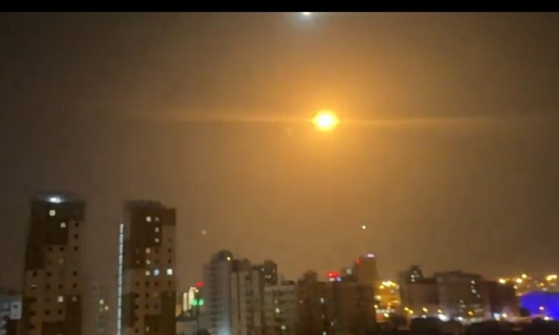 מתקפה איראנית על כווית ובחריין לאחר ירי אמריקני במצר הורמוז
