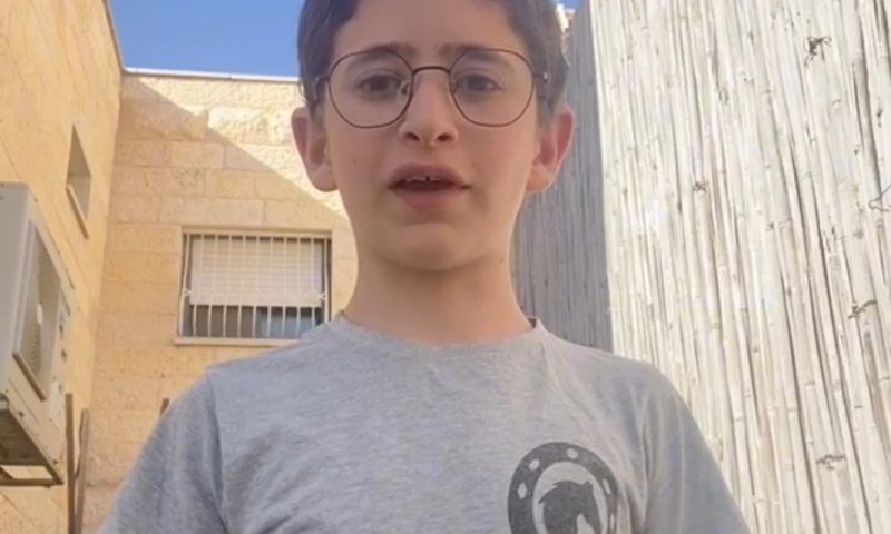 מרגש: נער מקדומים גייס תרומות לילד שחולץ מעיר ערבית בצפון